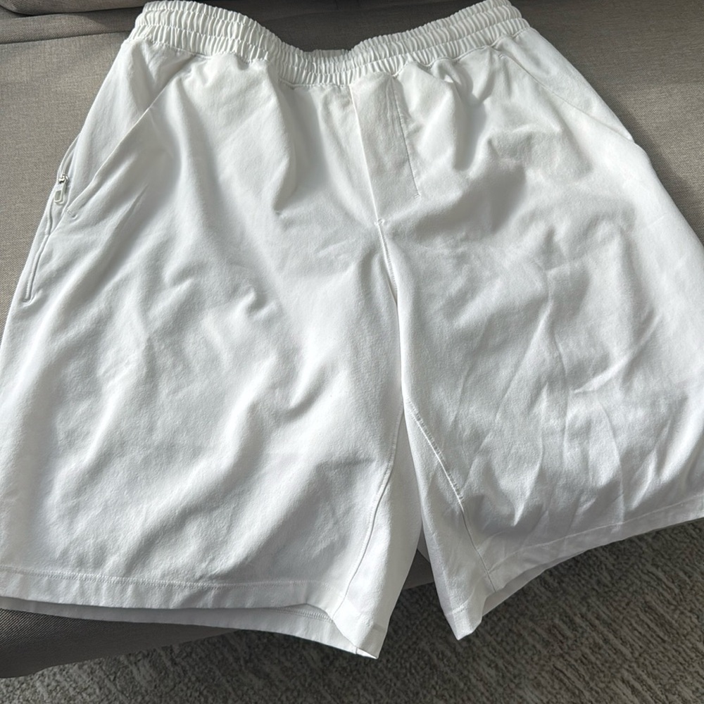 NWOT White Men’s Lululemon Pace Breaker Lined Shorts 9”